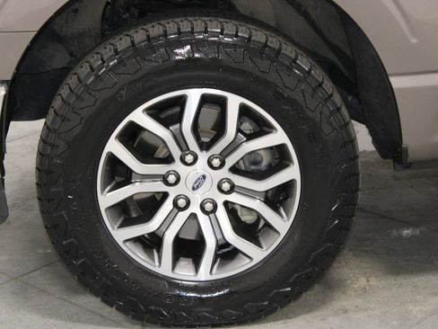 Used 2022 Ford F150 Lariat w/ FX4 Off-Road Package AWD/4WD image 19