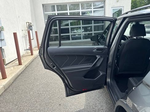 Used 2022 Volkswagen Tiguan SE R-Line AWD/4WD image 19