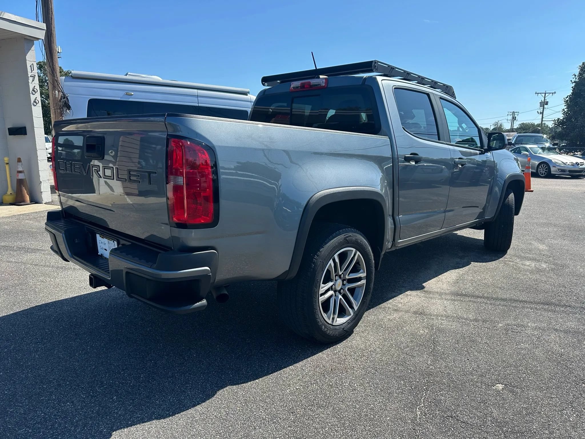 Used 2022 Chevrolet Colorado LT w/ Luxury Package AWD/4WD image 3