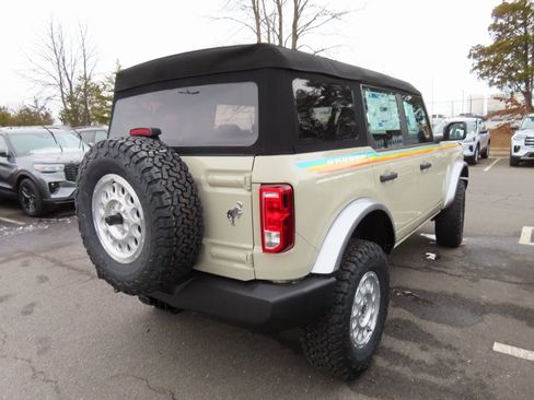 New 2025 Ford Bronco 4-Door image 4