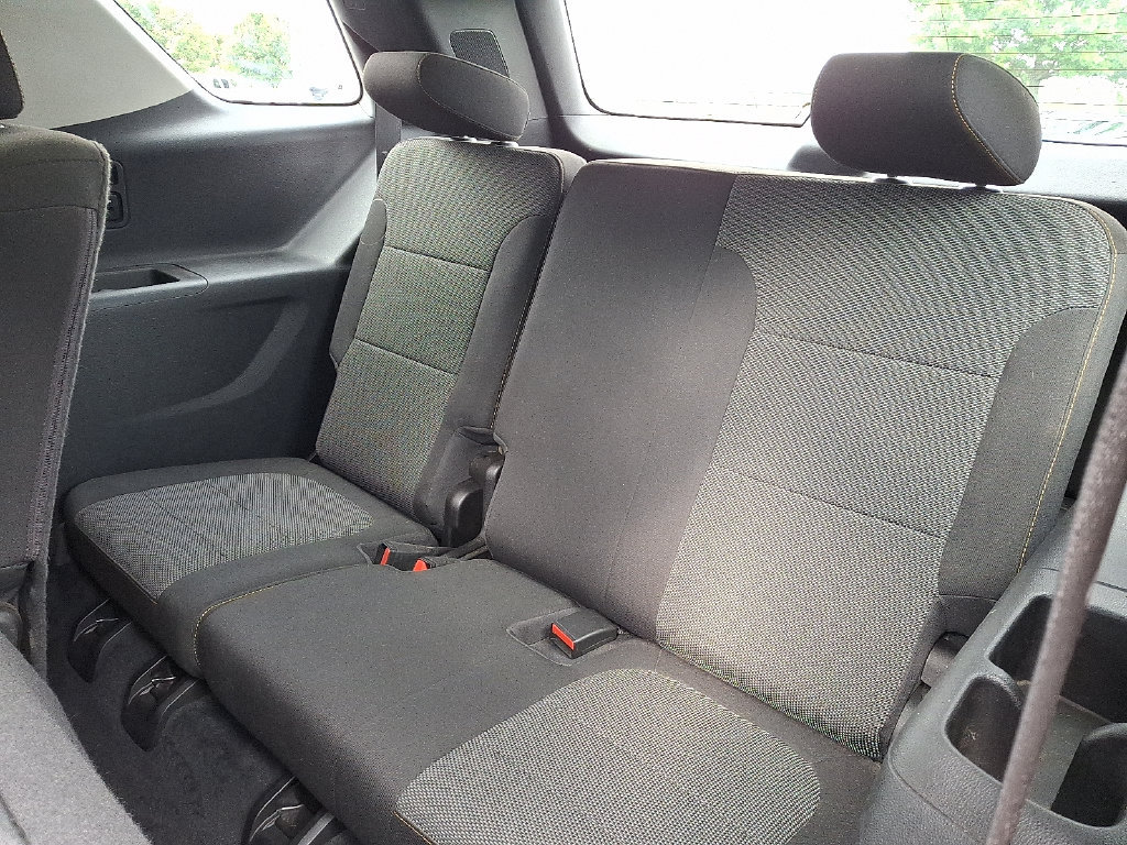 Used 2021 Chevrolet Traverse LS FWD image 11