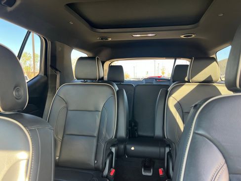 Used 2023 Chevrolet Traverse Premier w/ Redline Edition image 38