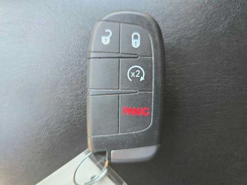 Used 2020 Jeep Cherokee Latitude Plus w/ Cold Weather Group FWD image 21