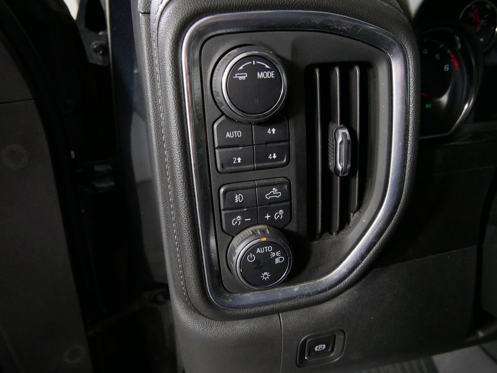 Used 2020 Chevrolet Silverado 1500 RST AWD/4WD image 16