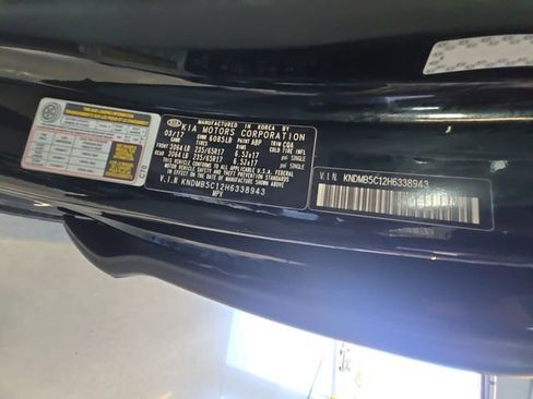 Used 2017 Kia Sedona LX w/ LX Essentials Premium Package FWD image 25