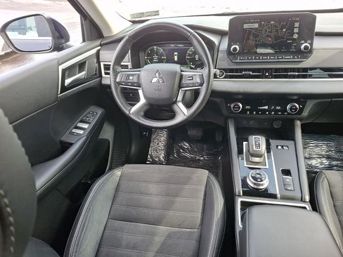 Used 2023 Mitsubishi Outlander SE image 10