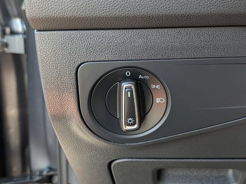 Used 2019 Volkswagen Tiguan SE FWD image 31