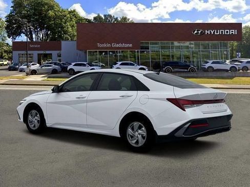 New 2026 Hyundai Elantra SE image 4