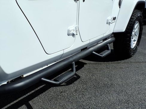 Used 2022 Jeep Gladiator Sport image 15