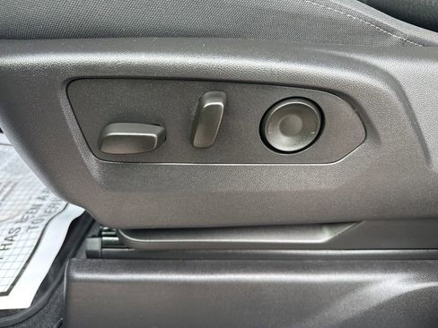 Used 2025 Chevrolet Silverado 1500 Custom Trail Boss w/ LPO, Dark Essentials Package image 17