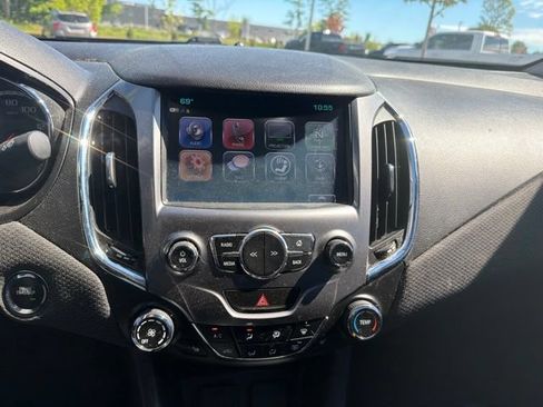 Used 2017 Chevrolet Cruze LT FWD image 11