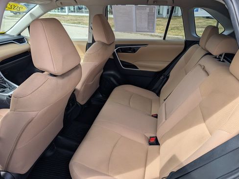 Used 2022 Toyota RAV4 LE image 19