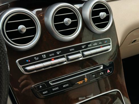 Used 2017 Mercedes-Benz GLC 300 w/ Premium 1 Package image 33