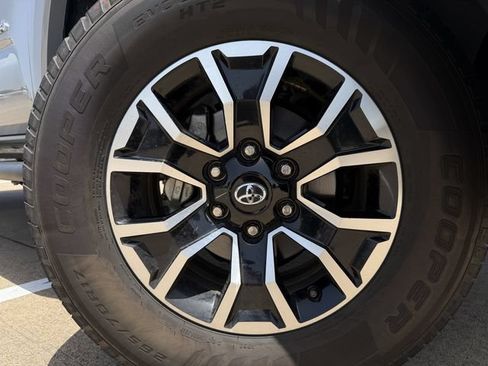 Used 2021 Toyota Tacoma TRD Sport w/ Technology Package RWD image 10