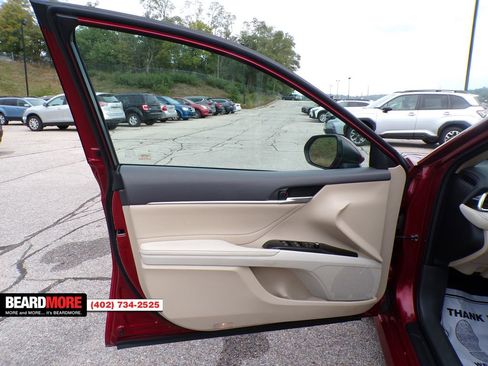 Used 2018 Toyota Camry XSE image 19