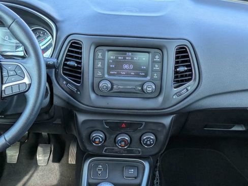 Used 2018 Jeep Compass Sport FWD image 18
