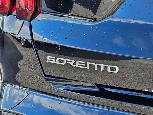 Certified 2023 Kia Sorento EX w/ Panoramic Sunroof Package image 12