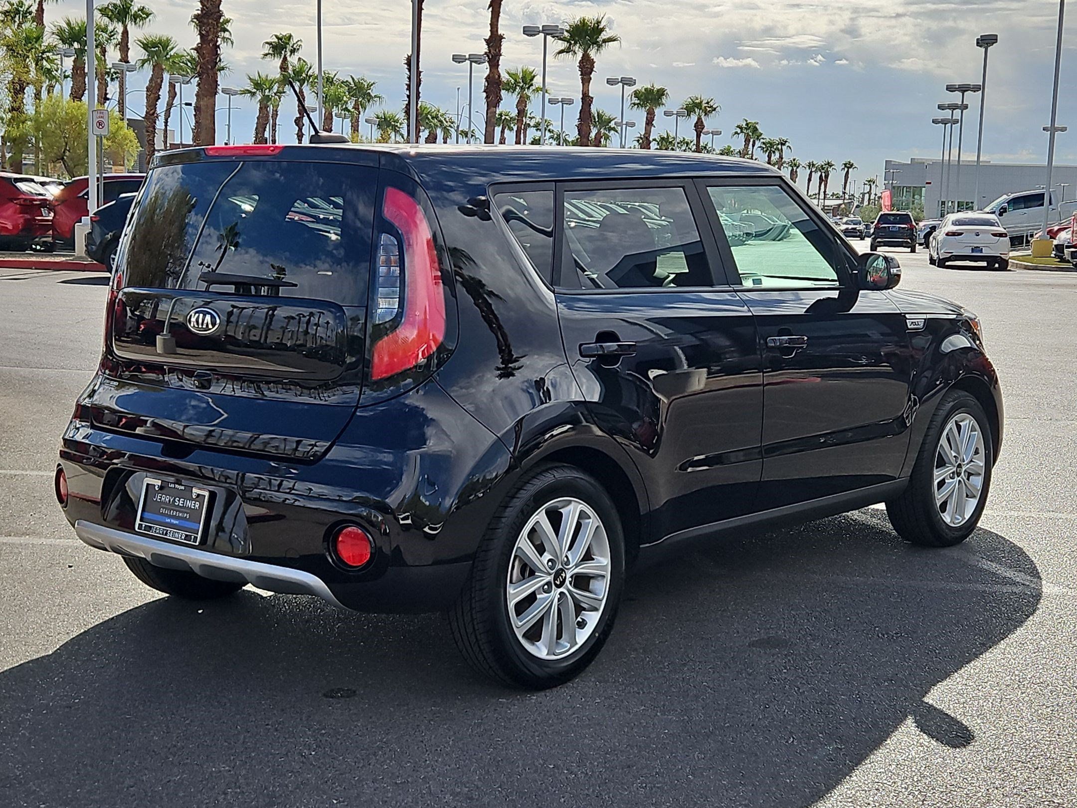 Used 2018 Kia Soul + w/ + Primo LIT Package FWD image 5