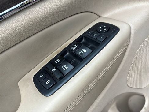 Used 2018 Jeep Grand Cherokee Overland AWD/4WD image 13