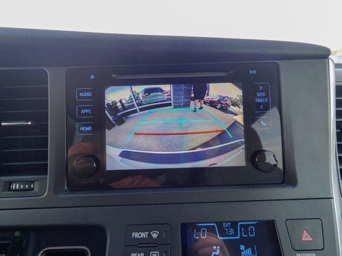 Used 2017 Toyota Sienna LE FWD image 22