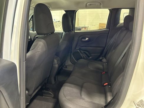 Used 2023 Jeep Renegade Latitude image 23