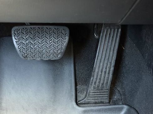 Used 2023 Toyota Highlander XLE FWD image 37