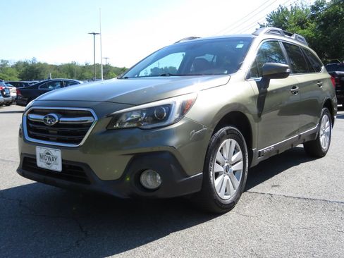 Used 2019 Subaru Outback 2.5i Premium AWD/4WD image 1