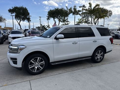 Used 2022 Ford Expedition Limited image 11