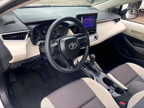 Used 2025 Toyota Corolla LE image 17