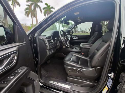 Used 2023 Chevrolet Suburban LT w/ Luxury Package image 4