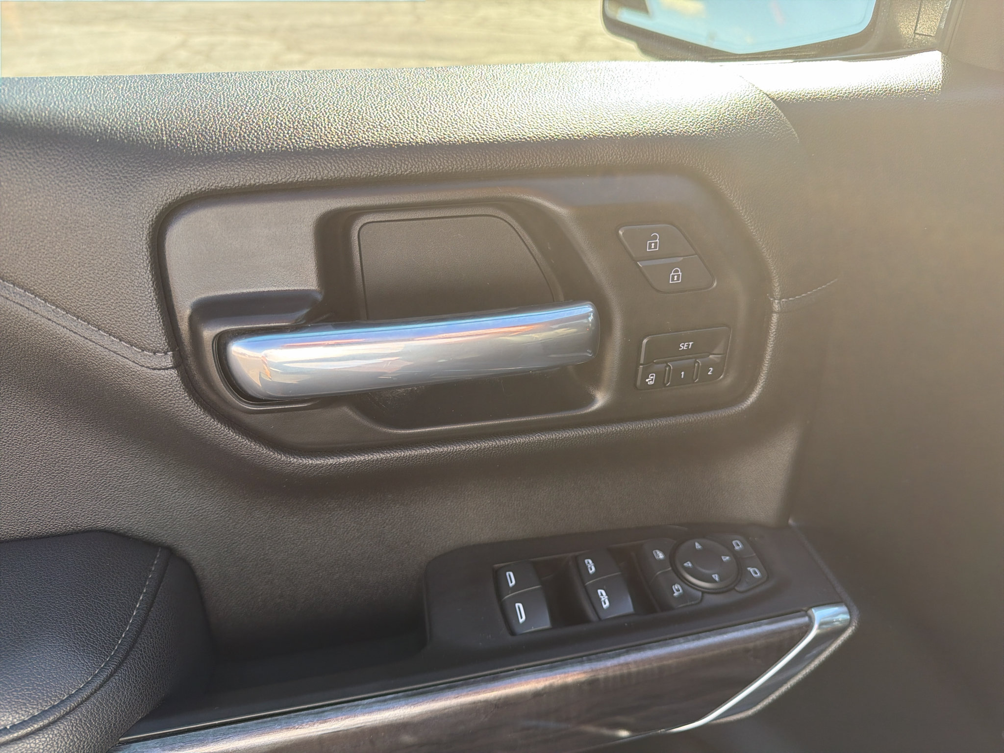 Used 2021 Chevrolet Silverado 1500 LTZ AWD/4WD image 14