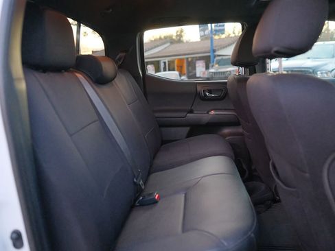 Used 2020 Toyota Tacoma TRD Sport image 36