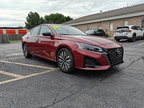 Used 2025 Nissan Altima 2.5 SV FWD image 7