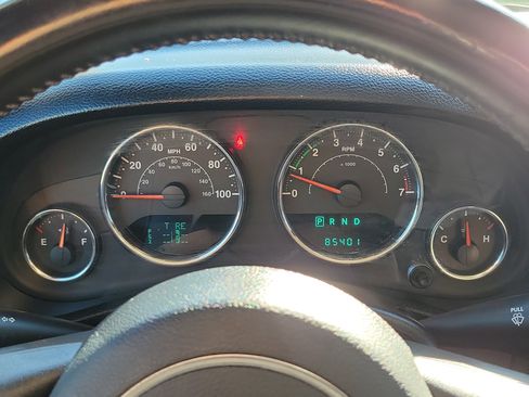 Used 2014 Jeep Wrangler Unlimited Rubicon w/ Connectivity Group image 17