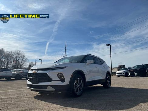 Used 2024 Chevrolet Blazer LT AWD/4WD image 2