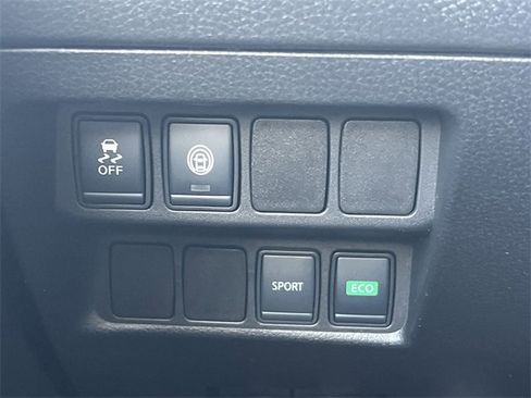 Used 2020 Nissan Rogue Sport SV image 16