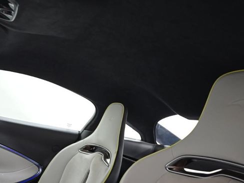 Used 2023 McLaren Artura RWD image 1