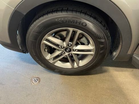 Used 2018 Hyundai Santa Fe Sport FWD image 30