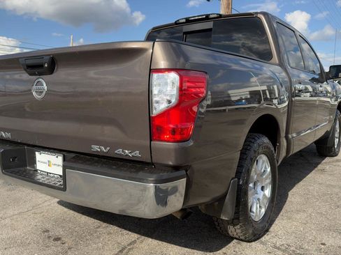Used 2018 Nissan Titan SV AWD/4WD image 8