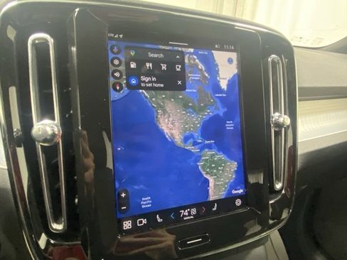 Used 2025 Volvo XC40 B5 Core image 19