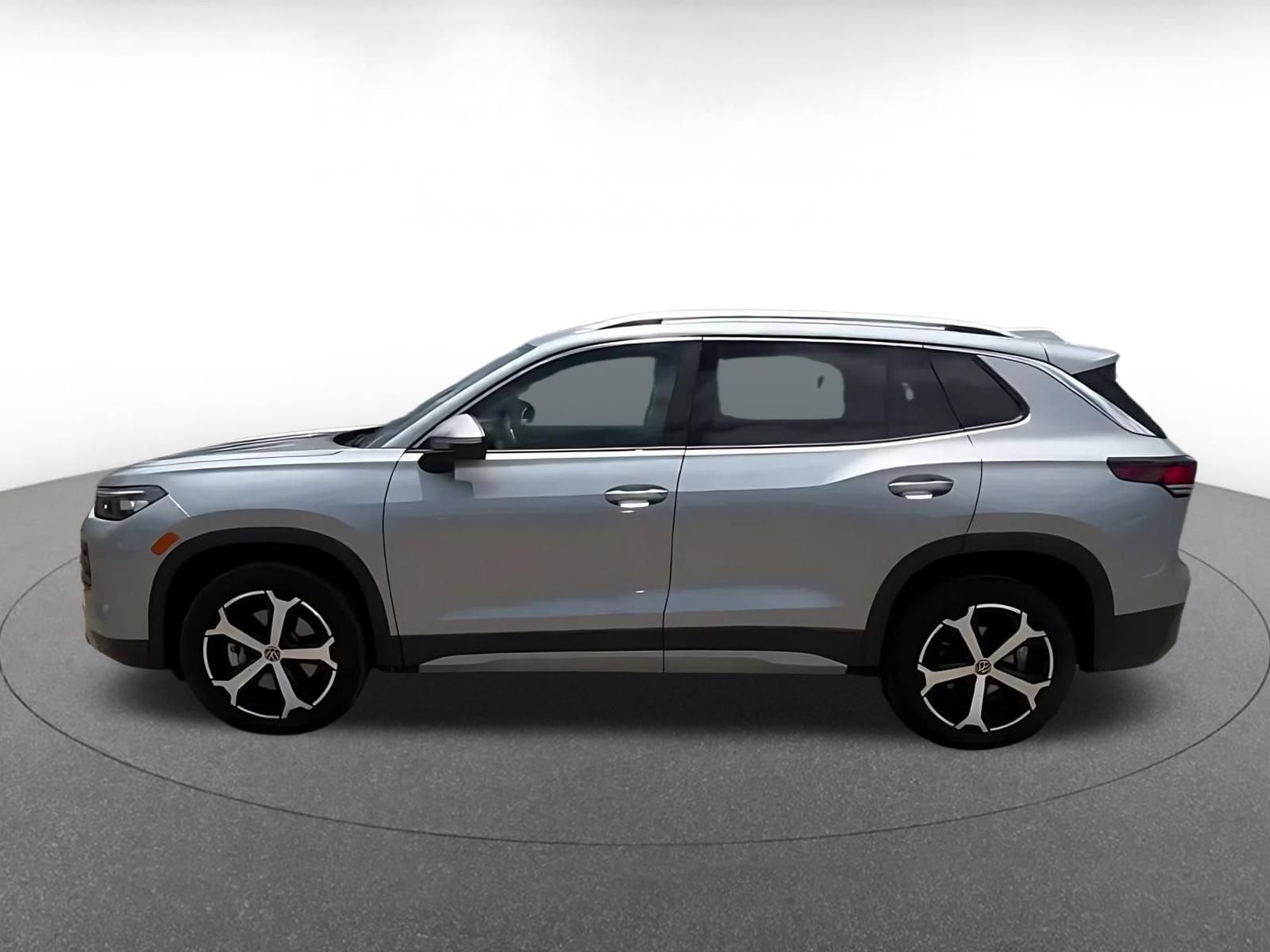 Used 2026 Volkswagen Tiguan SE AWD/4WD image 10