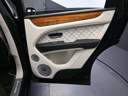 Certified 2022 Bentley Bentayga AWD/4WD image 27