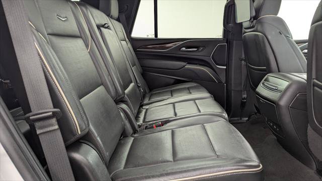 Used 2022 Cadillac Escalade Premium Luxury AWD/4WD image 23