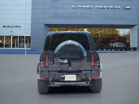 Certified 2024 Land Rover Defender 110 X-Dynamic SE AWD/4WD image 7