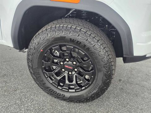 New 2026 GMC Canyon Elevation w/ Convenience Package image 9