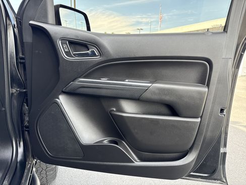 Used 2018 Chevrolet Colorado ZR2 image 39