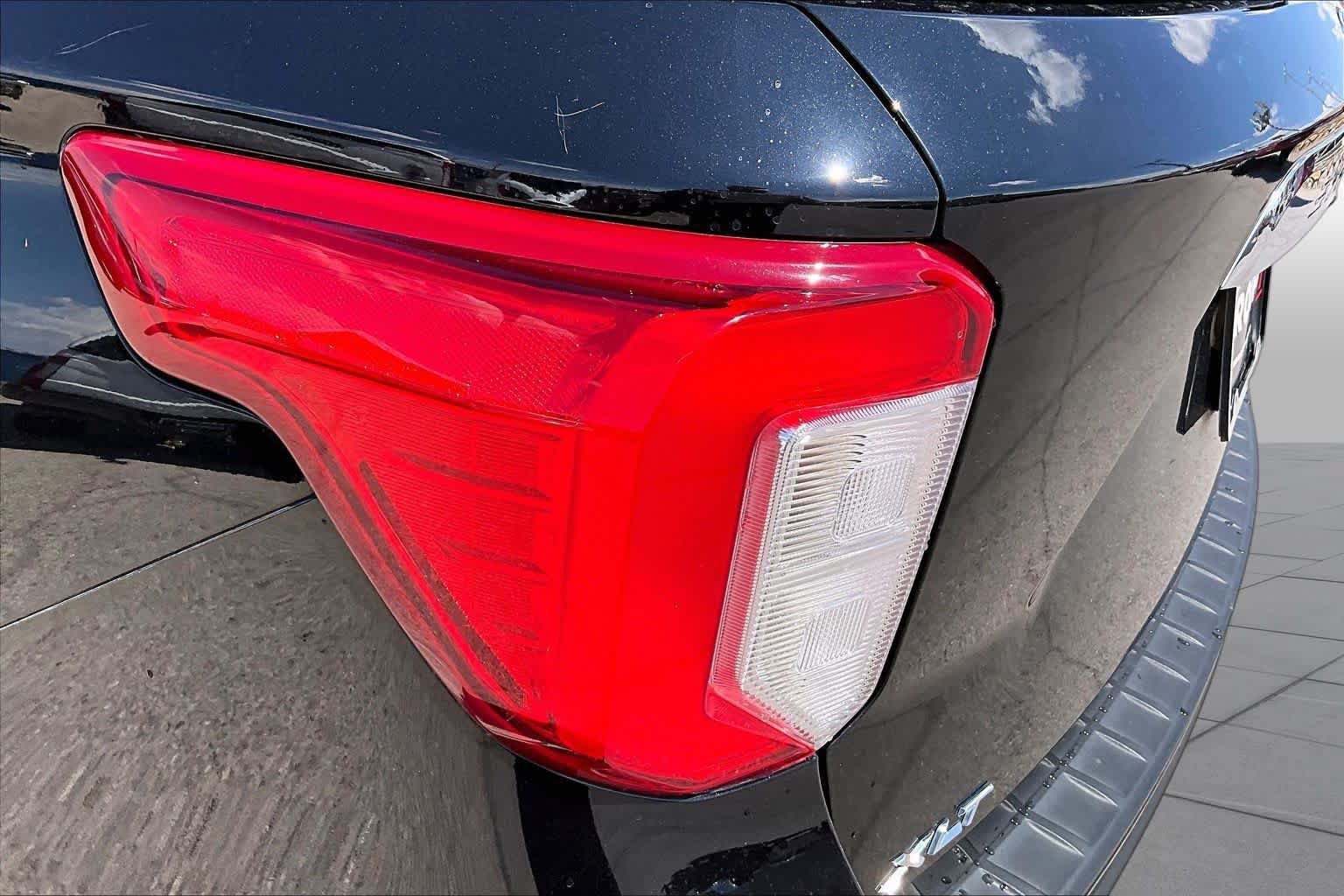 Used 2021 Ford Explorer XLT w/ Equipment Group 202A RWD image 29