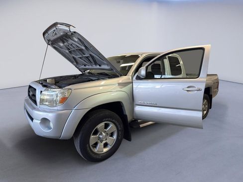 Used 2006 Toyota Tacoma PreRunner RWD image 9