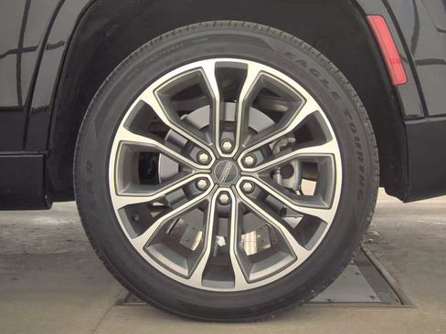 Used 2022 Jeep Grand Wagoneer Series III w/ Rear Seat Video Group 1 image 13