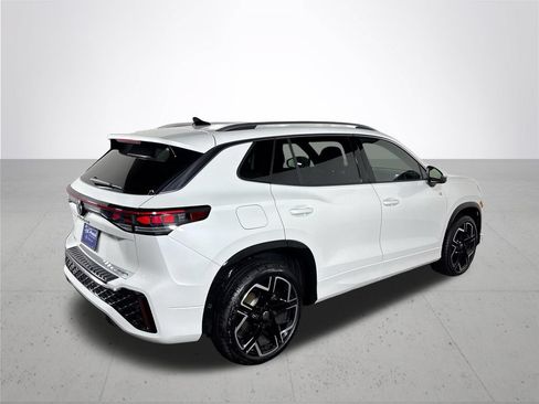 Certified 2025 Volkswagen Tiguan SEL R-Line AWD/4WD image 8